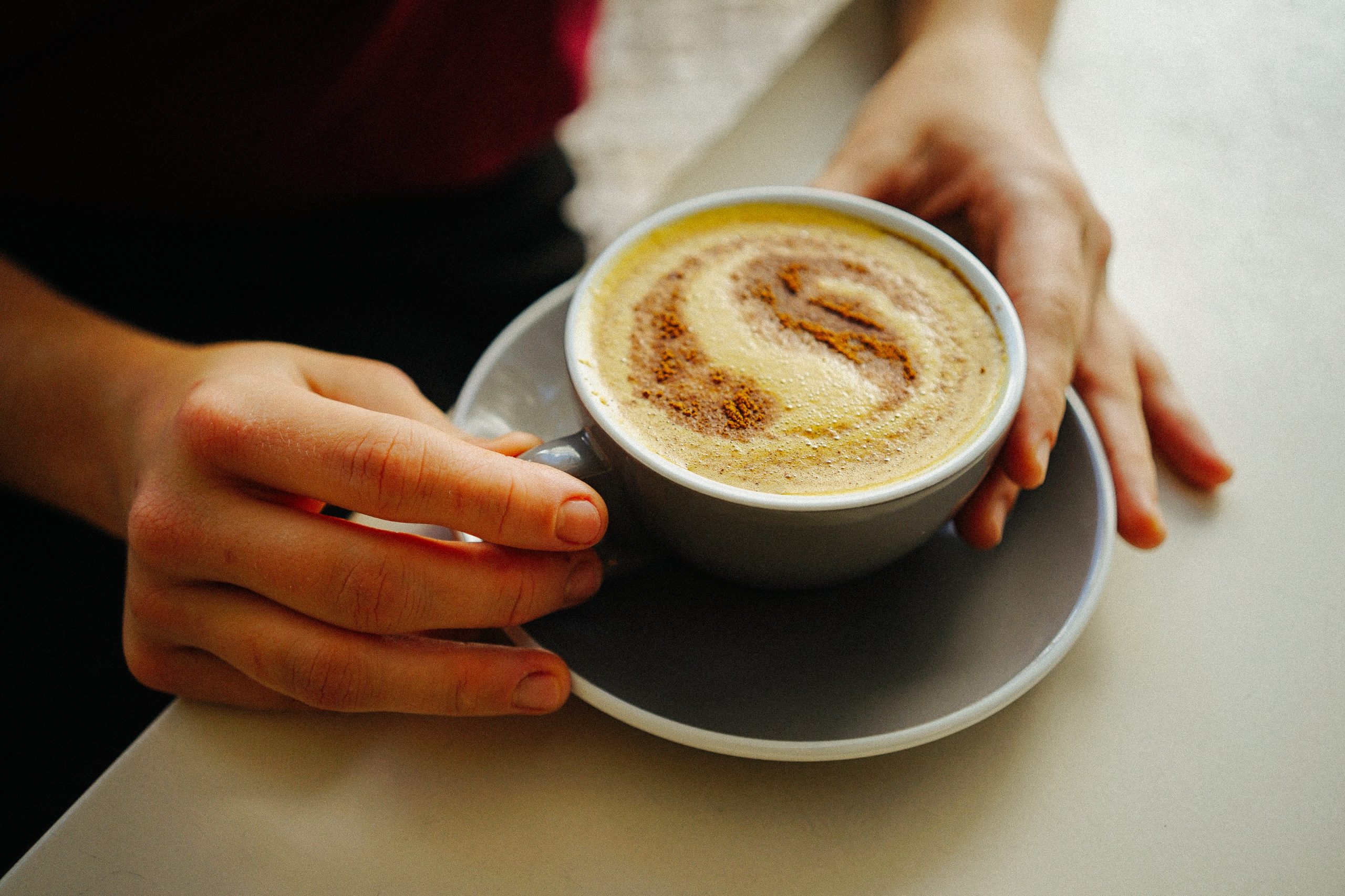 tazza di caffè con la curcuma