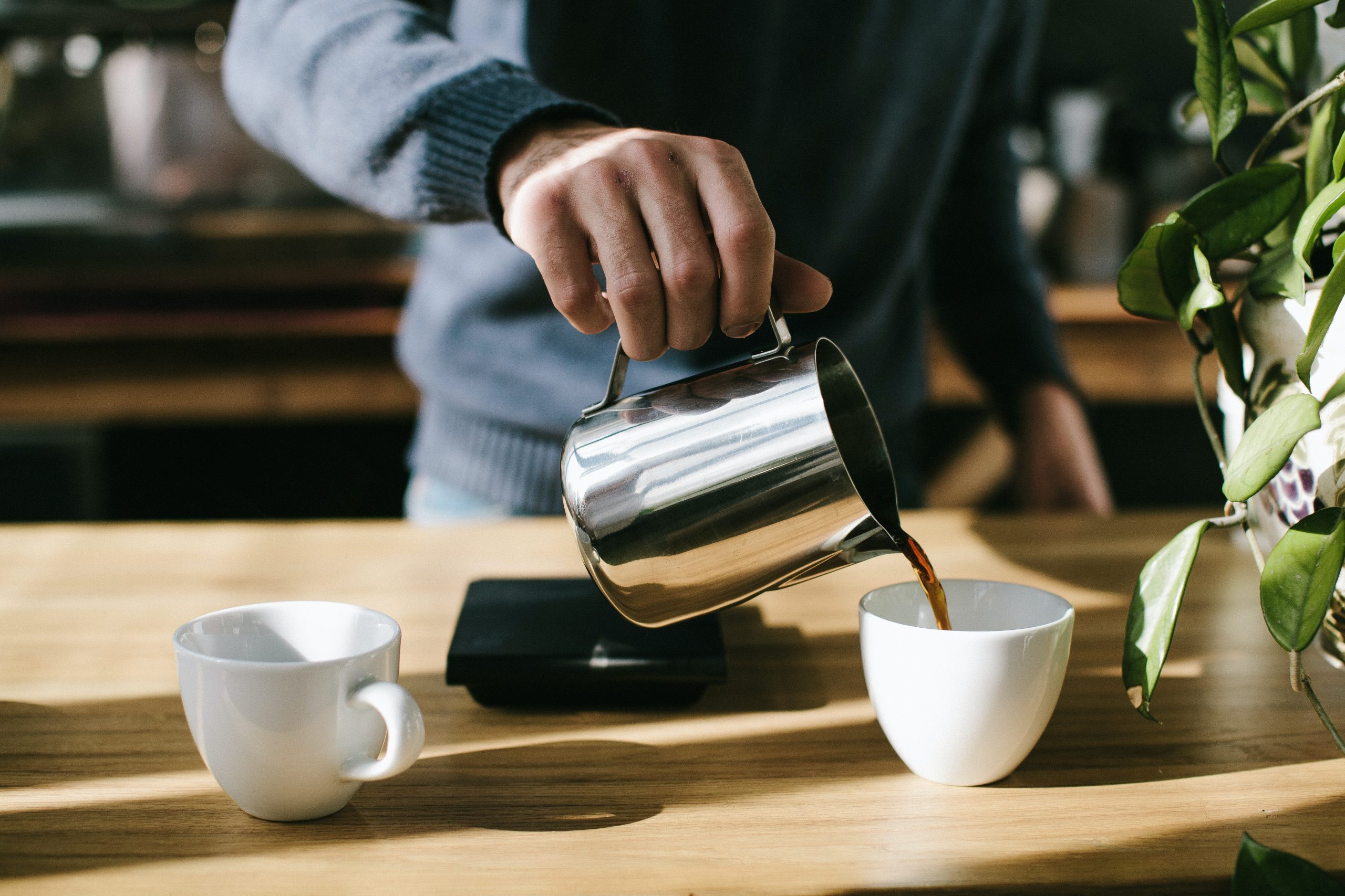 caffè decaffeinato servito in tazzina